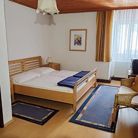 Zur Post Hotel *