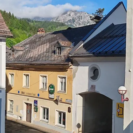 Zur Post Hotel *