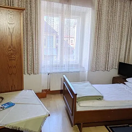 Zur Post Hotel *