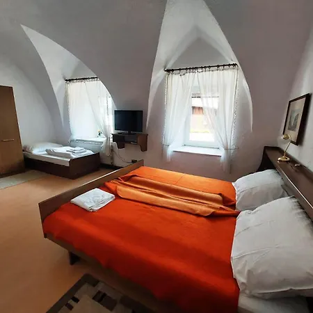 Zur Post Hotel *