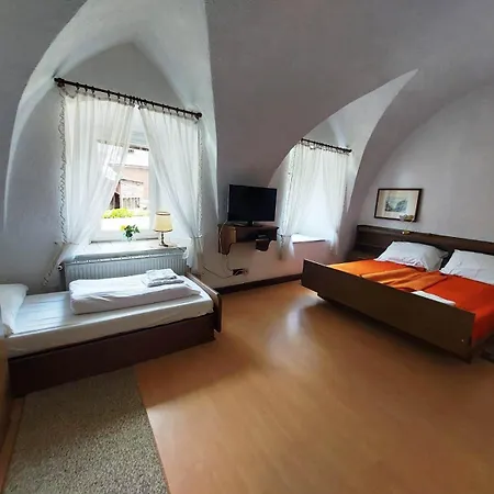 Zur Post Hotel *